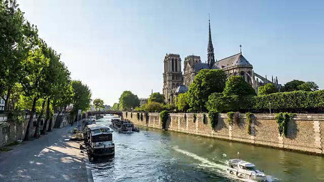 巴黎圣母院和塞纳河Bateaux-Mouches，巴黎，法国