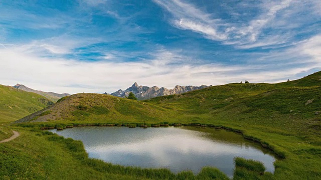 夏季阿尔卑斯山的时间流逝