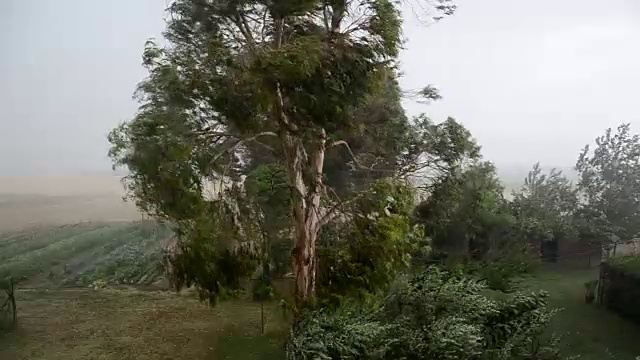 龙卷风的力量