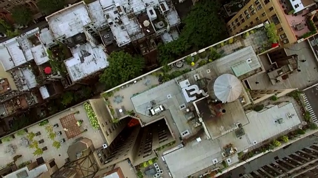 曼哈顿顶视图与纽约市的现代建筑和建筑。在美国的东部