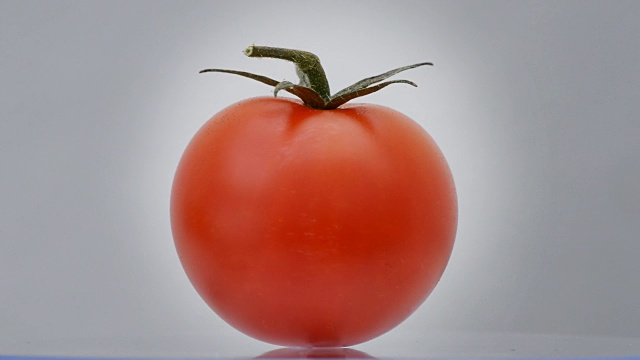 Tomatoe樱桃旋转。循环。