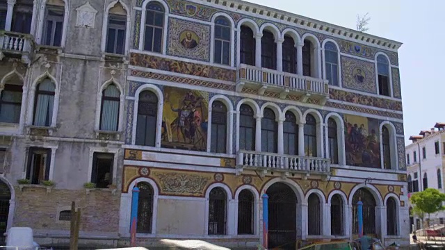 威尼斯大运河上巴巴里哥宫外观，乘船游览，建筑