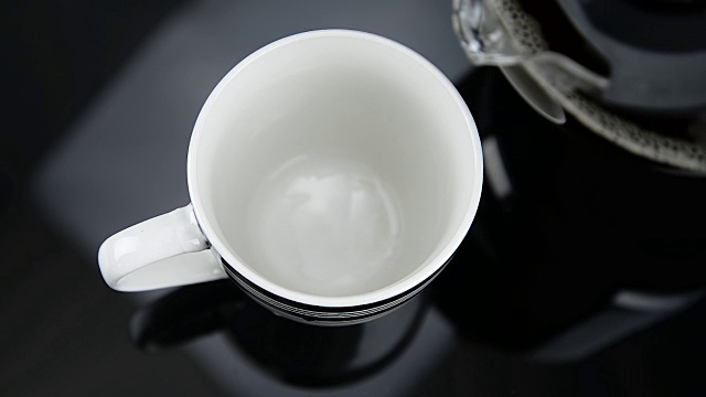 新鲜的咖啡杯