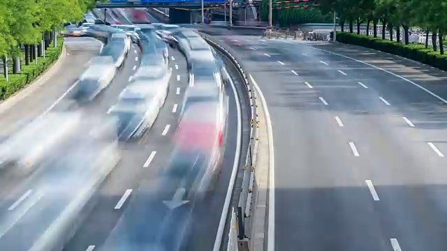 詳情圖-時間流逝的繁忙交通和現(xiàn)代建筑在北京城市，中國。