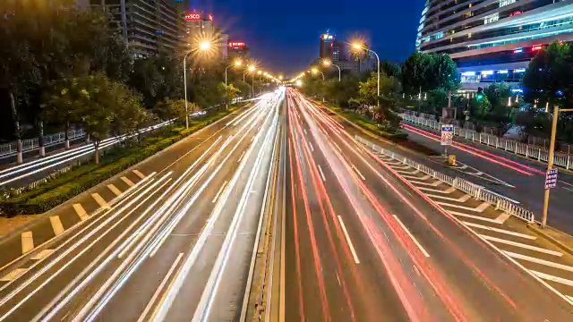 詳情圖-北京繁忙的高速公路交通從白天到晚上的時間流逝，中國