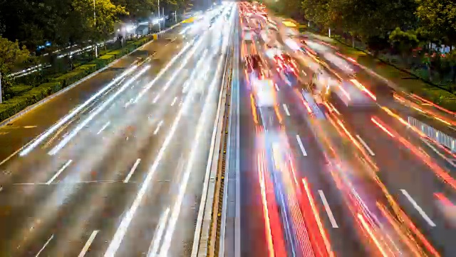 詳情圖-中國北京夜間高速公路交通繁忙的時間流逝