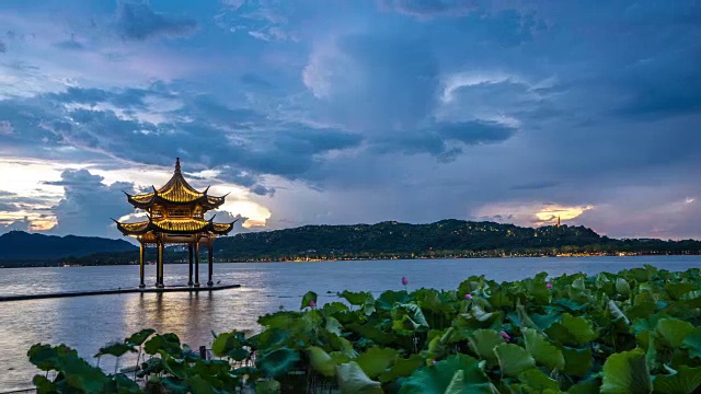 詳情圖-夕陽(yáng)西下，古老的西湖建筑依稀而過(guò)