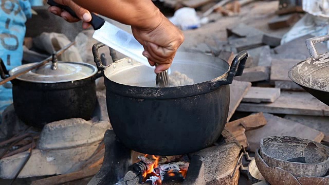 这是泰国的传统烹饪方法