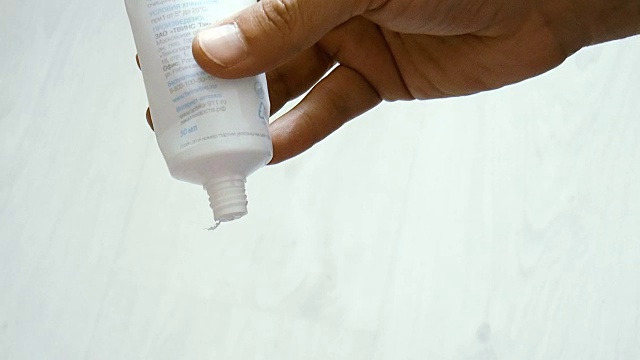 保湿的手