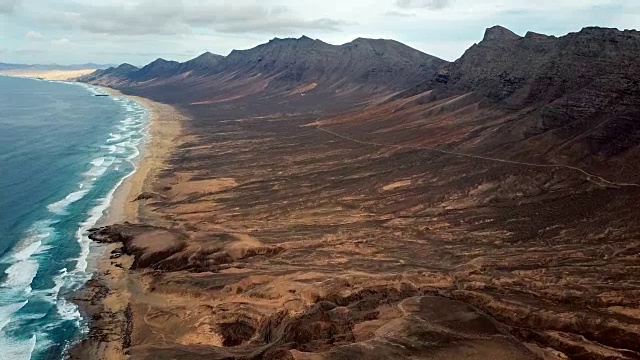 沙漠海滩Playa de Barlovento的鸟瞰图，Jandia半岛上的富埃特文图拉，加那利群岛，西班牙