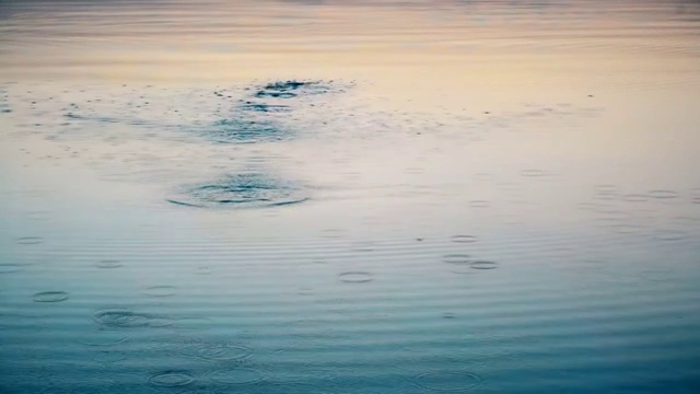 详情图-石头浮在水面上