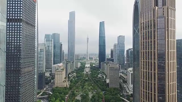 现代城市市中心的现代建筑