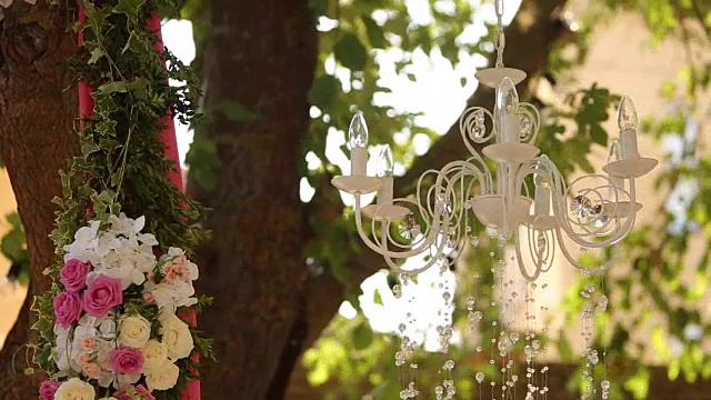 婚礼装饰序列剪辑包。乡村花卉，玫瑰，鲜花，吊灯，花环，戒指和新娘配件。FullHD 1080 p全高清视频