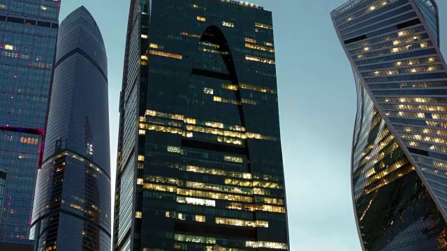 詳情圖-莫斯科城市天際線坍塌