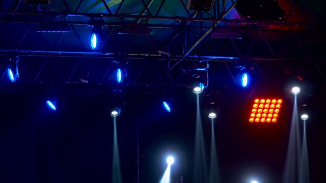 演唱会灯光秀。