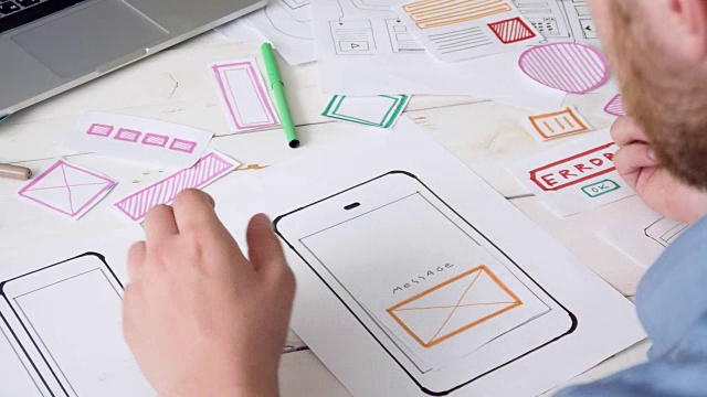 UX设计师创建智能手机应用布局