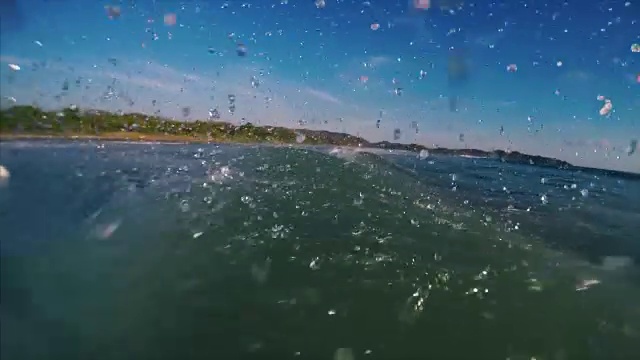 海浪冲浪