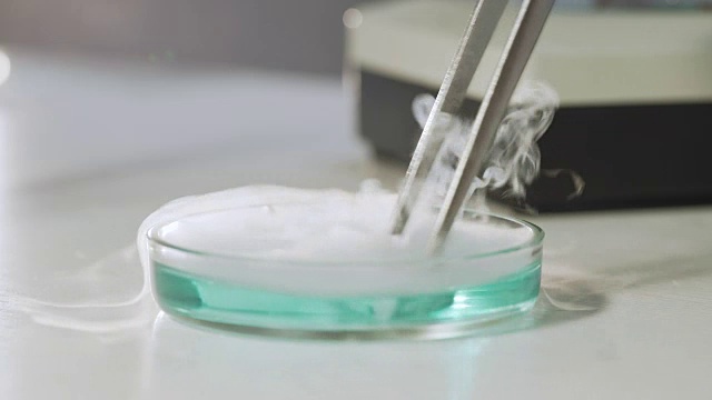 大学化学反应示范，生化实验