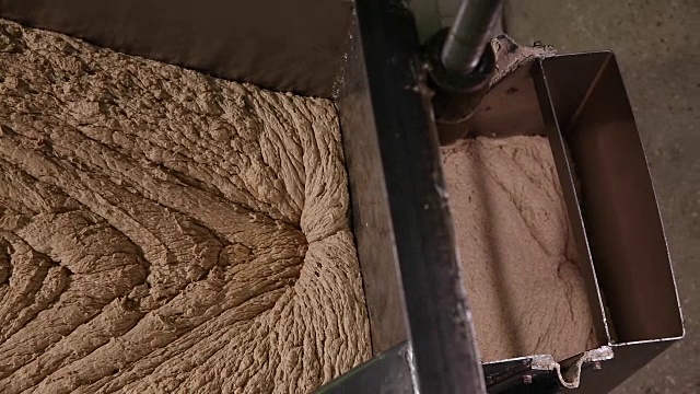 烘烤前揉面