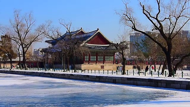 韩国首尔庆福宫冬天的雪