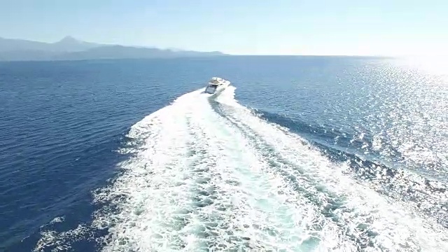 海上鸟瞰图豪华游艇