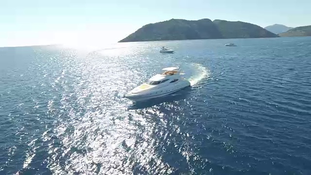 海上鸟瞰图豪华游艇