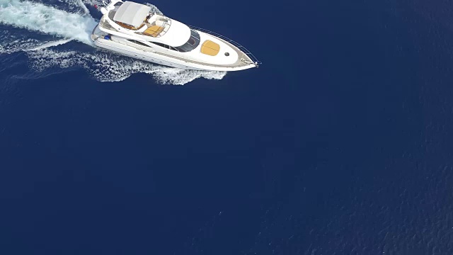 海上鸟瞰图豪华游艇