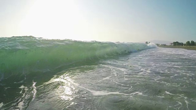 海浪慢镜头。