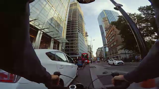 POV自行车骑行:在伦敦用公路赛车通勤