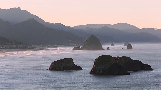 俄勒冈州坎农海滩，太平洋海岸，早安