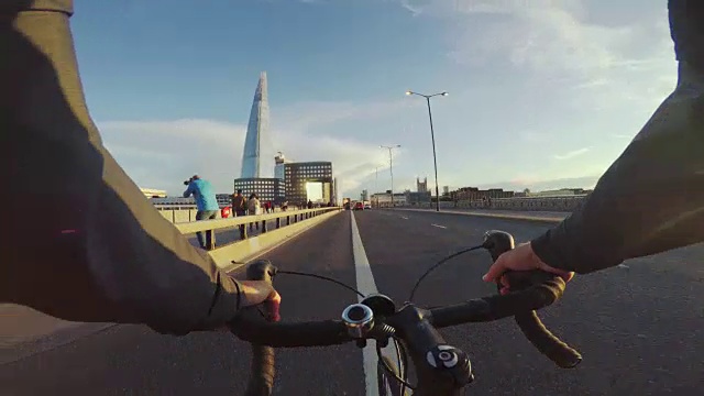 POV自行车骑行:在伦敦用公路赛车通勤