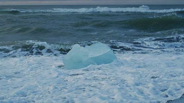 冰山海滩Jökulsárlón冰川泻湖在冰岛