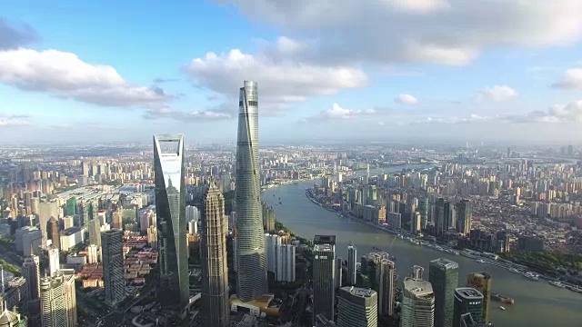 上海摩天大楼鸟瞰图，无人机拍摄
