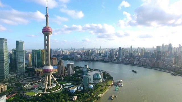 上海摩天大楼鸟瞰图，无人机拍摄