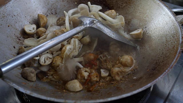 油炸罗勒鲶鱼