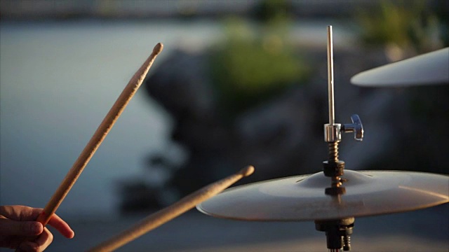 专业的户外鼓手