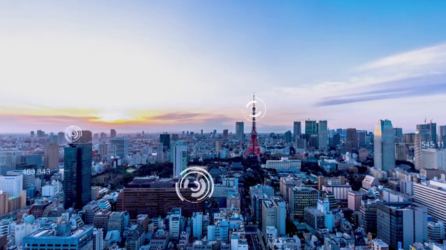 現(xiàn)代智慧城市中城的現(xiàn)代建筑在云天中。時(shí)間流逝