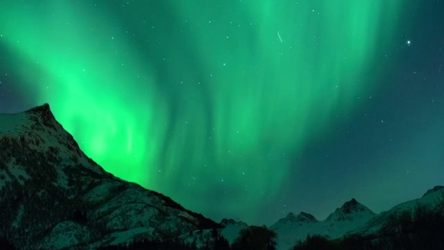 詳情圖-北極光(北極光)在羅浮敦上空的夜空中的時間推移剪輯