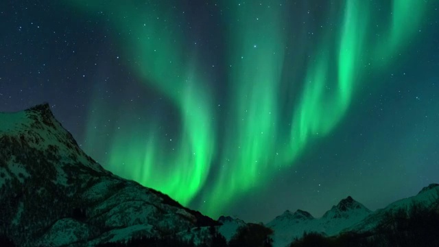 詳情圖-北極光(北極光)在羅浮敦上空的夜空中的時間推移剪輯