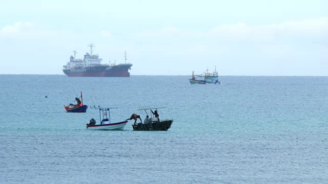 海上的渔船