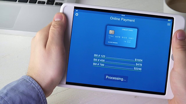 使用数字平板电脑应用程序支付信用卡账单