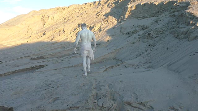 人类是来自其他星球的外星人。