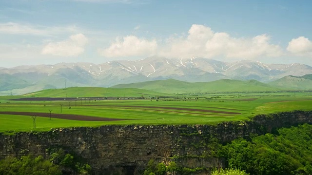 亚美尼亚的峡谷、峡谷、溪流和山脉的景观。时间流逝