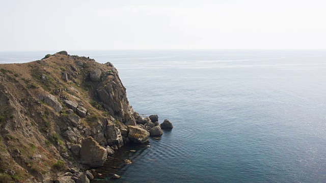 海中崎岖的海角