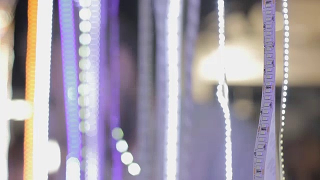 美丽的丝带。照明设备车间