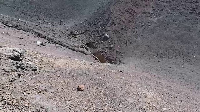 埃特纳火山的小坑