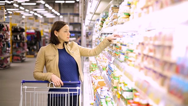 女性选择婴儿食品