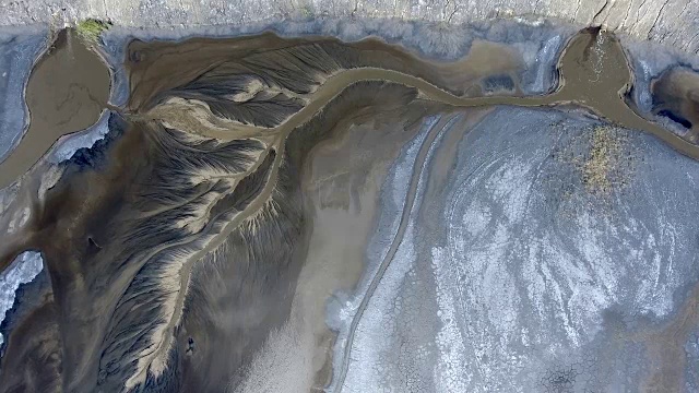 波兰退化的景观。破坏土地。从以上观点。超现实主义的湖。