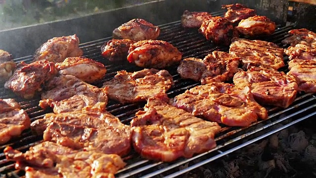 詳情圖-燒烤與牛排和雞肉部分特寫