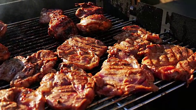 詳情圖-燒烤與牛排和雞肉部分特寫